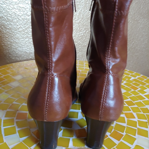 Aerosoles Amber Tan Ankle Boots - Picture 3 of 4